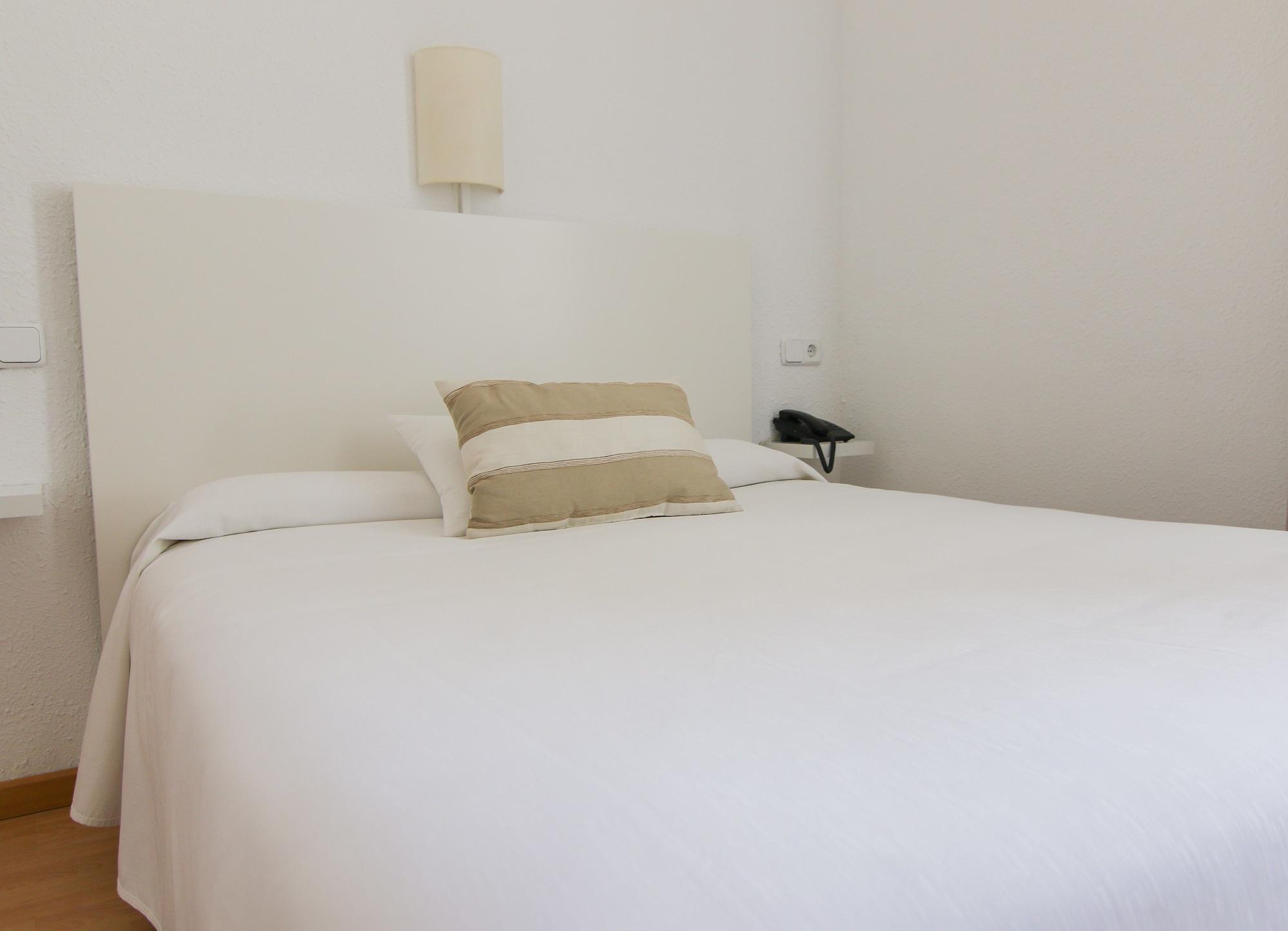 Hotel Capri Ситжес Екстериор снимка