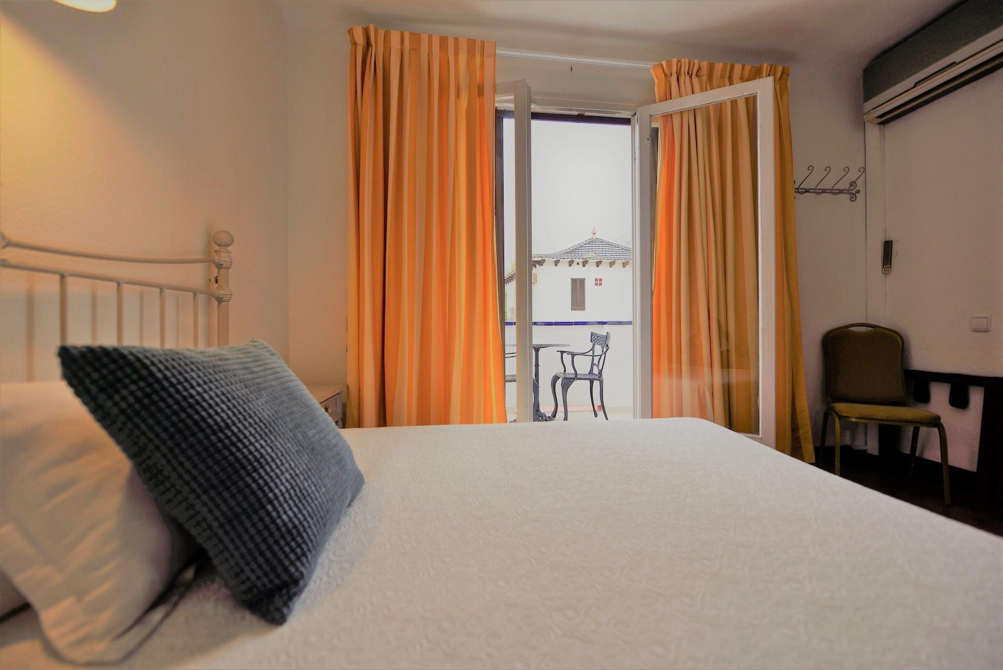 Hotel Capri Ситжес Екстериор снимка
