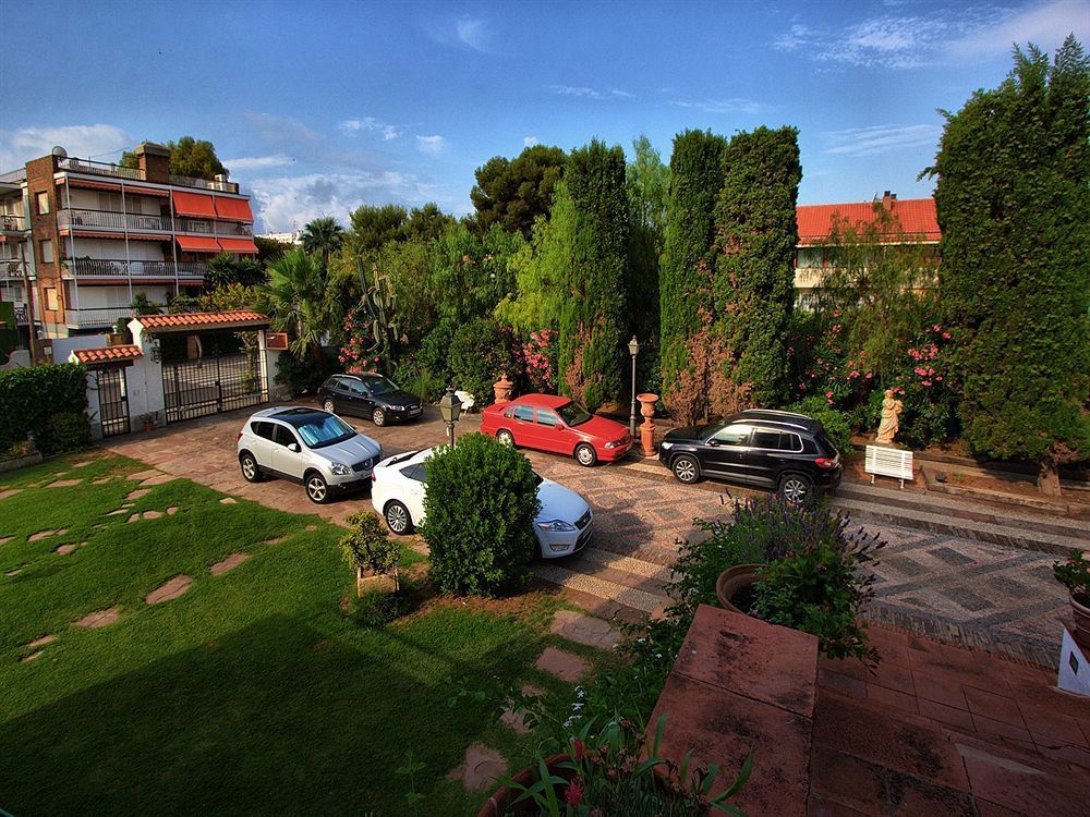 Hotel Capri Ситжес Екстериор снимка