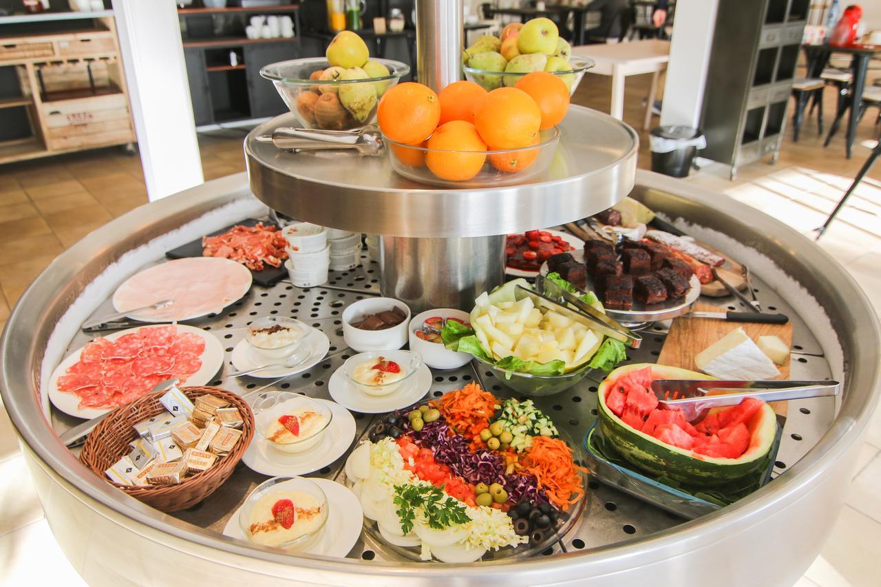 Hotel Capri Ситжес Екстериор снимка