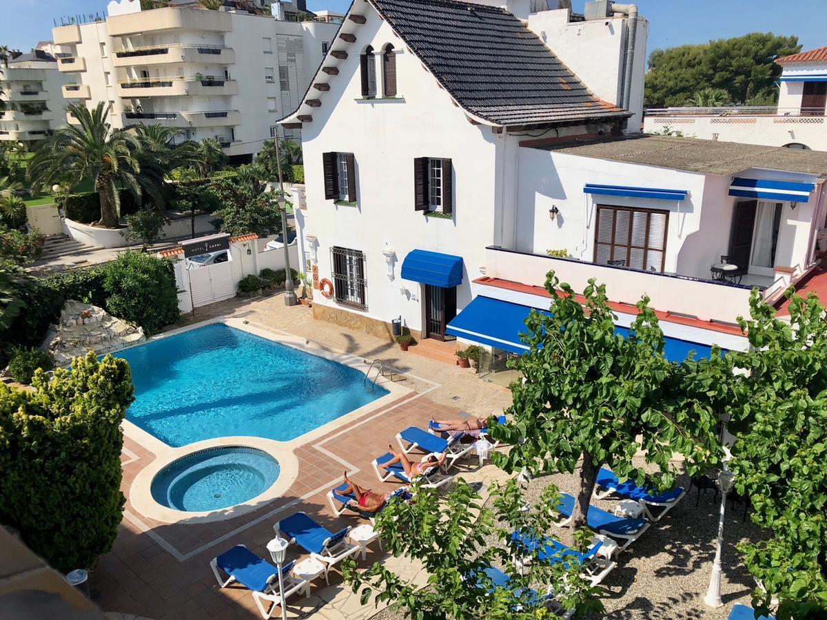 Hotel Capri Ситжес Екстериор снимка