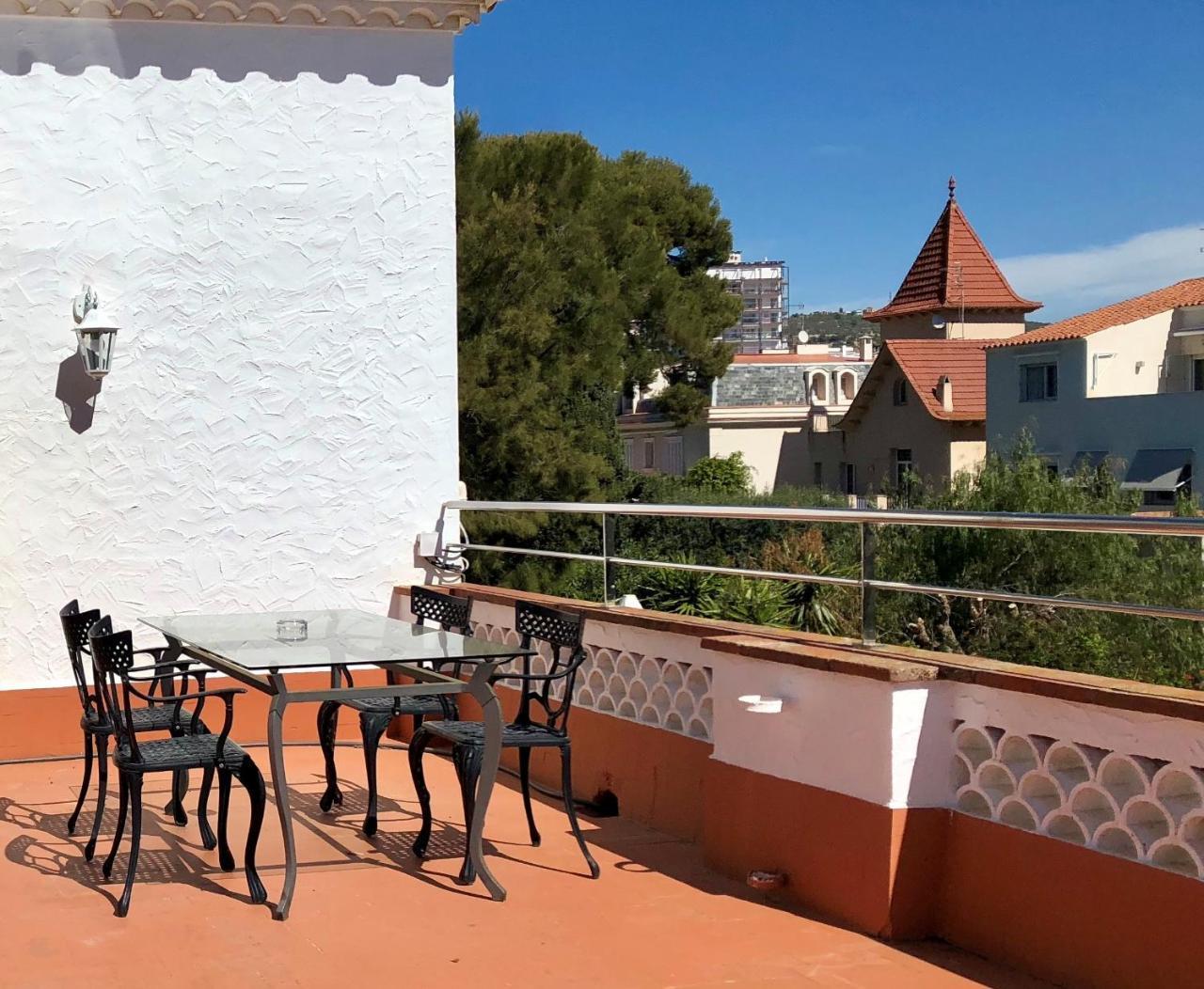 Hotel Capri Ситжес Екстериор снимка