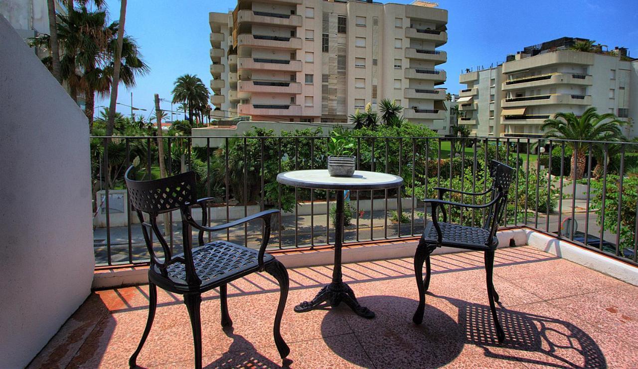 Hotel Capri Ситжес Екстериор снимка