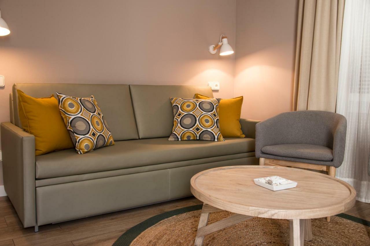 Hotel Capri Ситжес Екстериор снимка