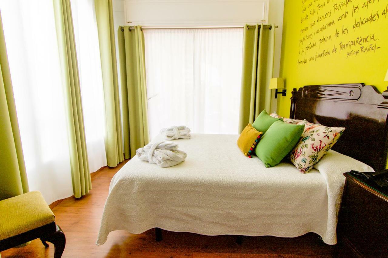Hotel Capri Ситжес Екстериор снимка