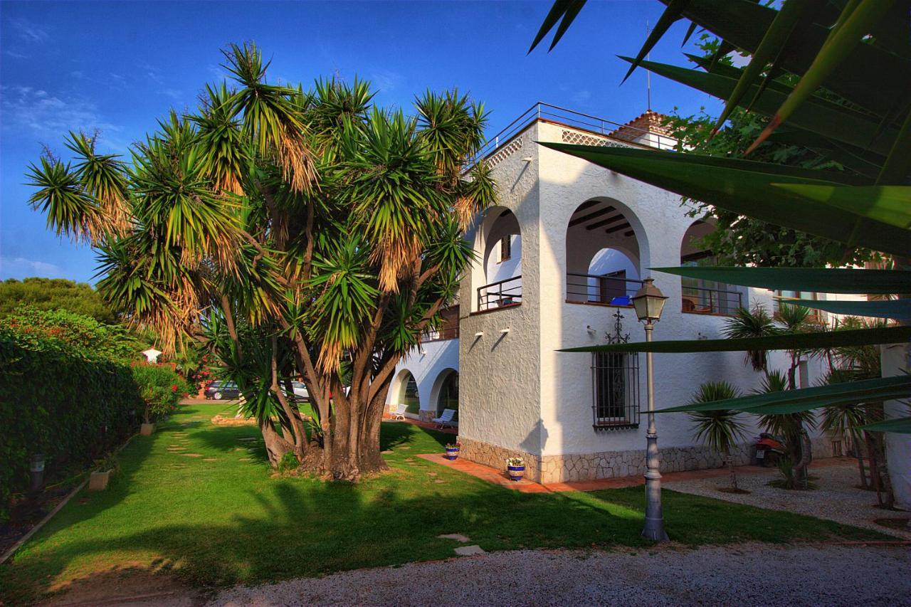 Hotel Capri Ситжес Екстериор снимка